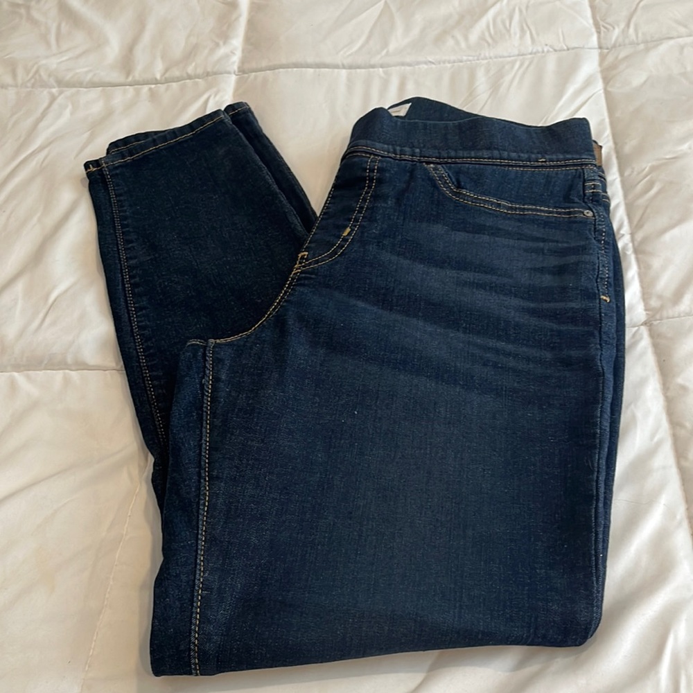 NWOT Levi pull on Jeans signature gold